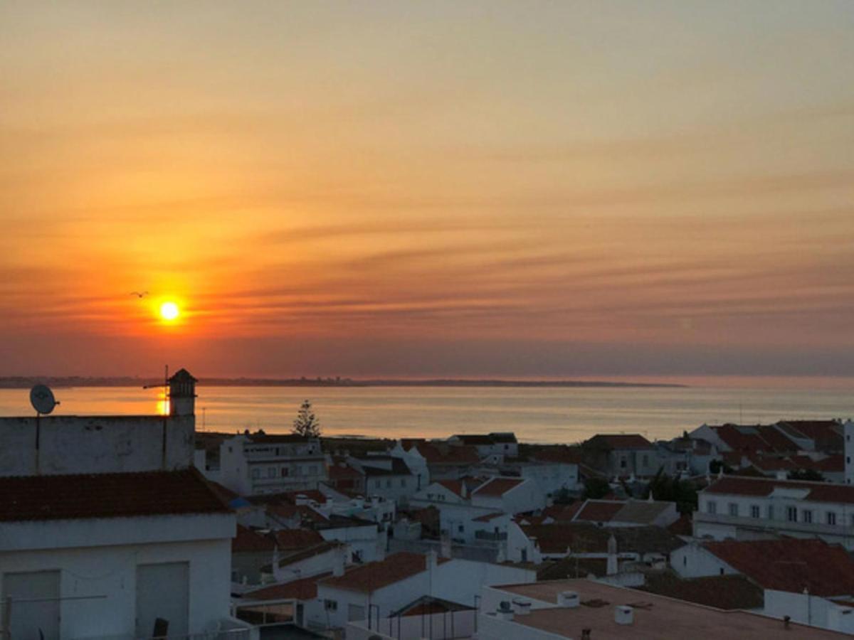 Dom wakacyjny Casa Amendoeira - Fabulous Restored Townhouse In Old Town With Panoramic Roof Terrace
